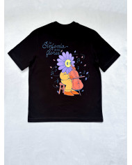 Camiseta negra flor tocando violonchelo