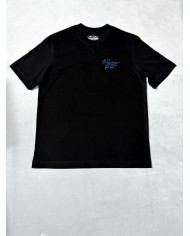 Camiseta negra flor tocando violonchelo