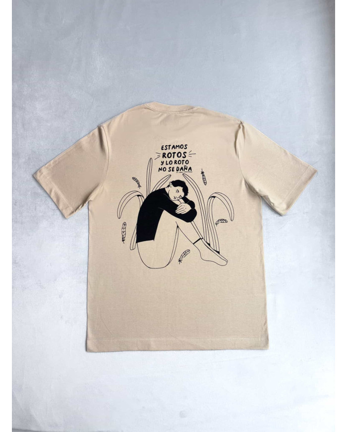 Camiseta blanca Estamos rotos y lo roto no se daña